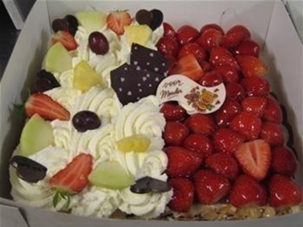 1/2 aardbeien 1/2 slagroom taart